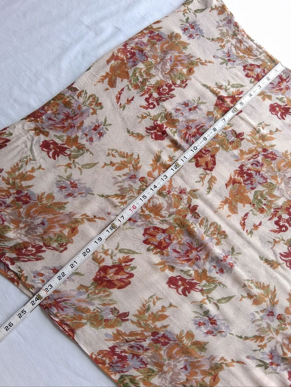 Reitmans Scarf Floral Lightweight Rectangular Cream, Red & green - Picture 10 of 15